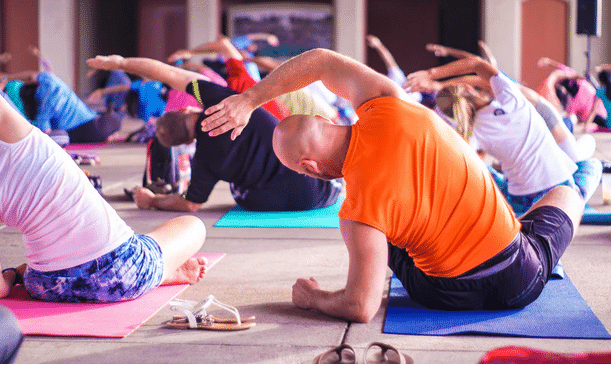 Yoga et coaching : l’union de deux disciplines du développement personnel