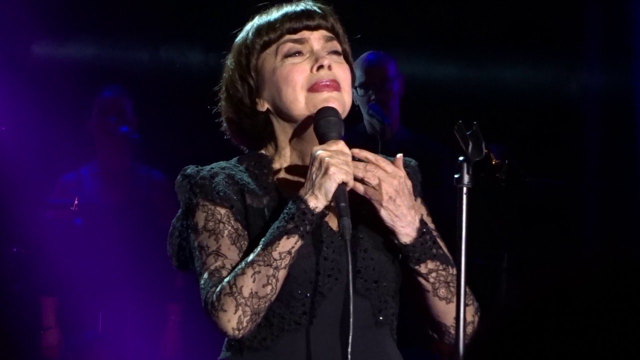 Je suis une femme amoureuse : la passion chantée par Mireille Mathieu