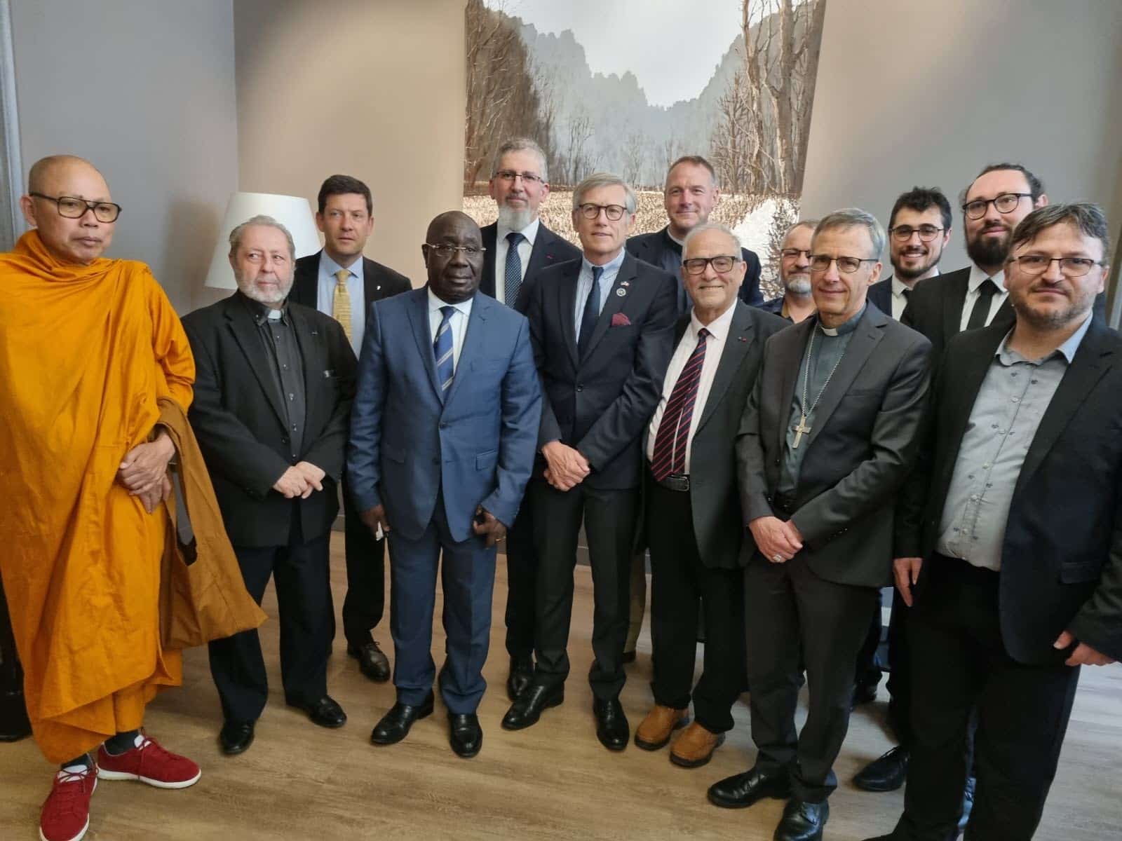 rejoignez le culte matinal à 5 heures pour commencer votre journée avec sérénité et énergie.