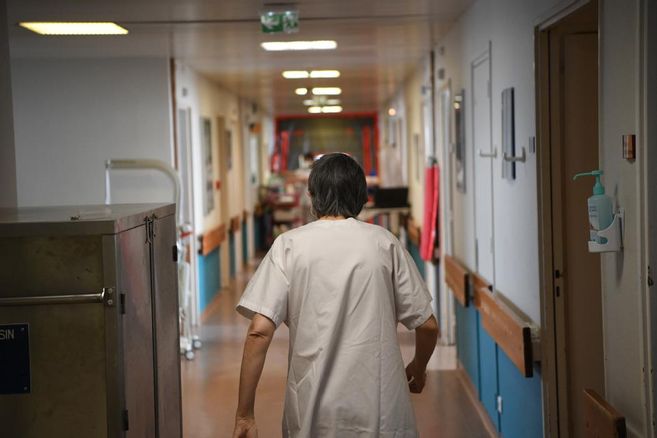 découvrez les enjeux et conséquences des négligences hospitalières, ainsi que les droits des patients et les mesures à prendre pour garantir une prise en charge de qualité au sein des établissements de santé.
