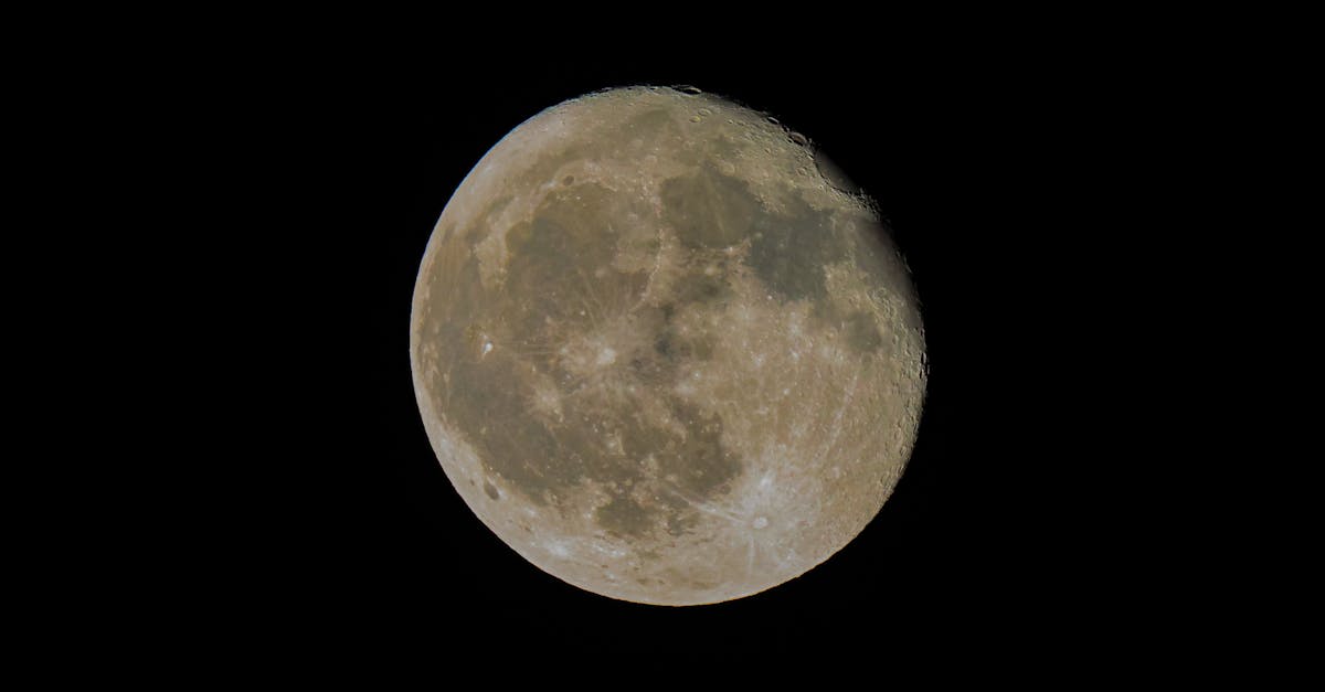 découvrez la beauté époustouflante de la superlune, cet événement astronomique rare où la lune apparaît plus grande et plus brillante que jamais. ne manquez pas l'occasion d'admirer ce spectacle fascinant et d'apprendre tout sur ses mystères et son impact sur notre planète.
