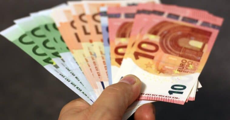 découvrez l'importance des habitudes de dépense et apprenez à mieux gérer vos finances personnelles. explorez des conseils pratiques pour optimiser vos dépenses et atteindre vos objectifs financiers.