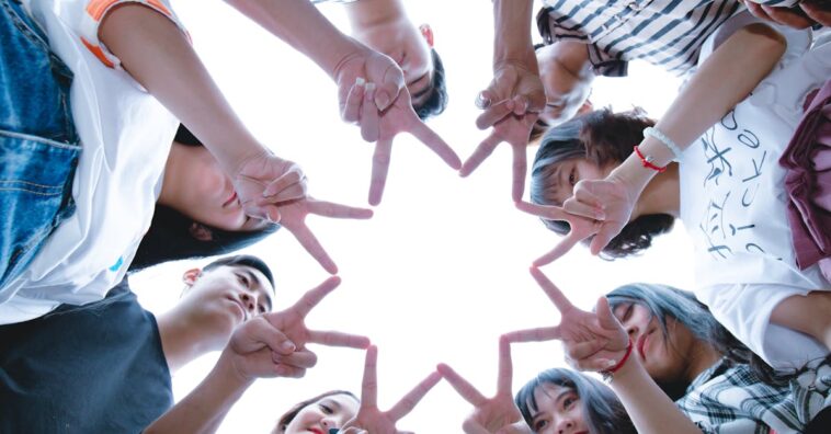 découvrez l'essence de l'amitié, ses valeurs inestimables et l'impact qu'elle a sur nos vies. explorez des conseils pour renforcer vos liens, des histoires inspirantes et les bienfaits d'une véritable camaraderie.