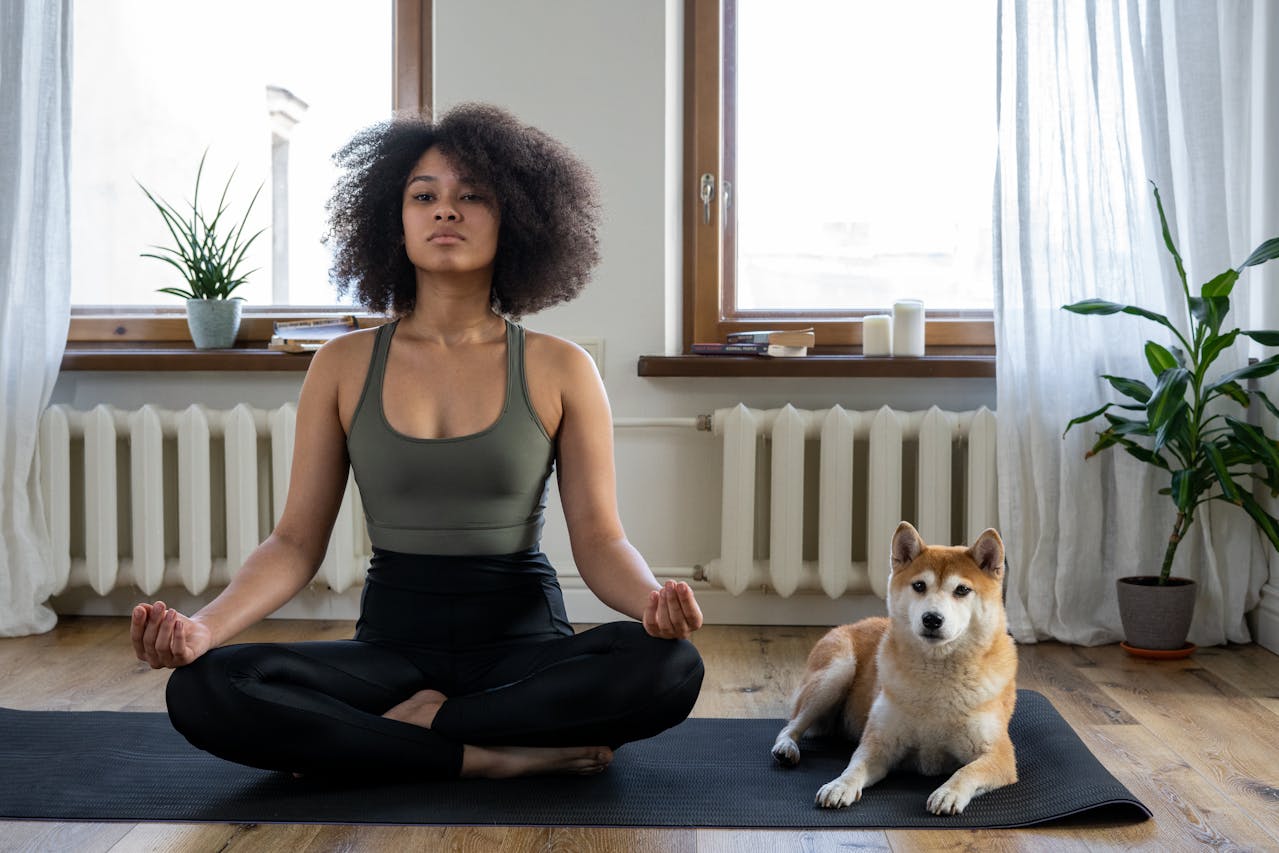Débuter le yoga à la maison : erreurs à éviter et conseils essentiels