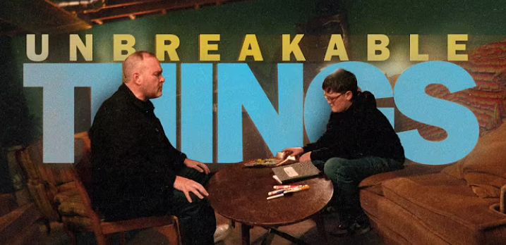 découvrez le coach michael king dans son clip « unbreakable things », où il partage ses clés du leadership et inspire à devenir plus résilient et performant.